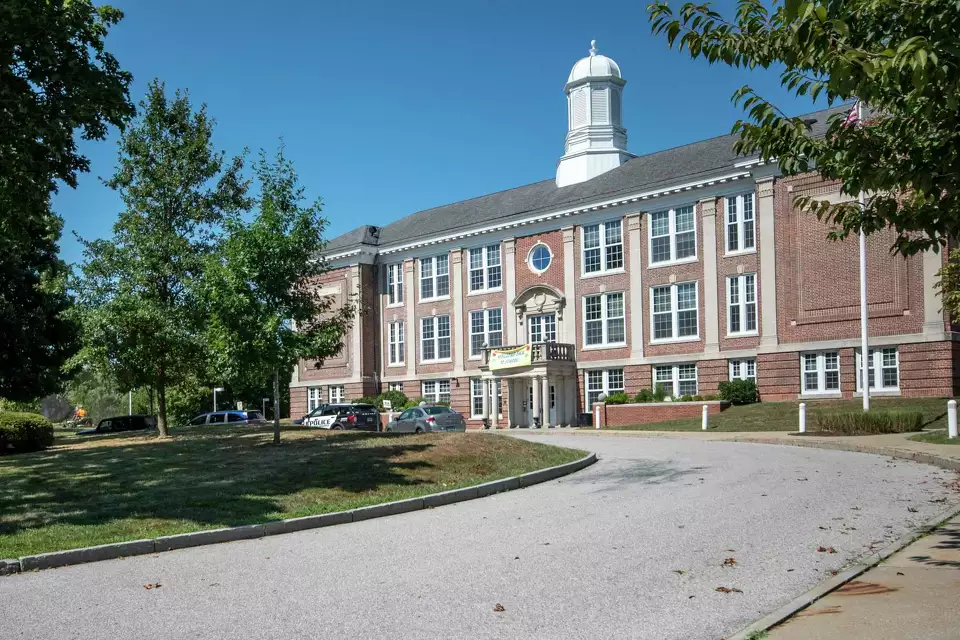 Cos Cob School